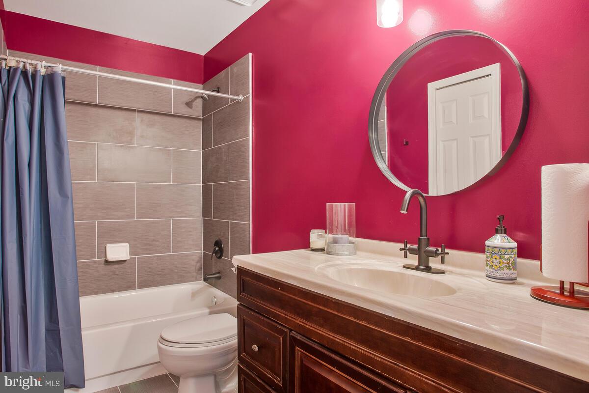 NORTHRIDGE - Residential