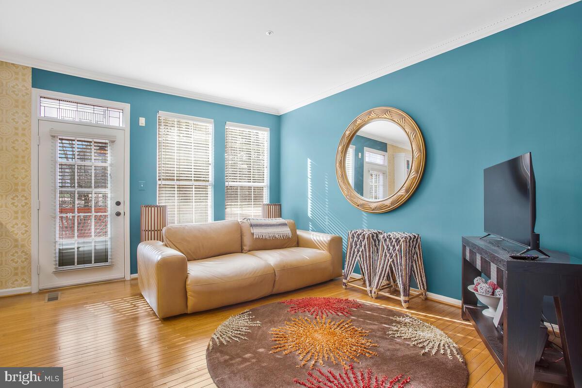 NORTHRIDGE - Residential