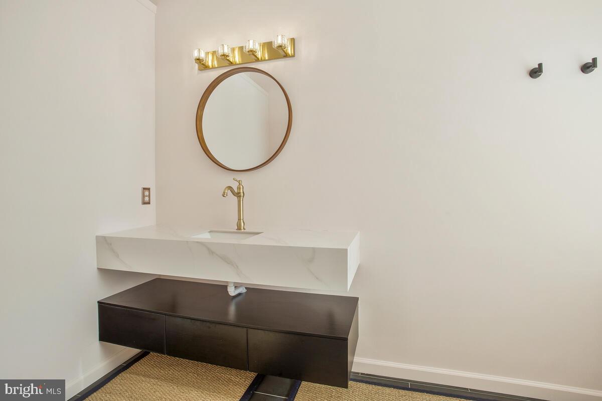 NORTHRIDGE - Residential