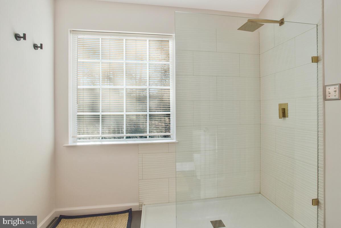 NORTHRIDGE - Residential