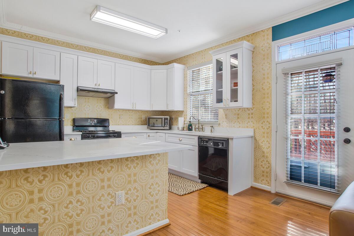 NORTHRIDGE - Residential