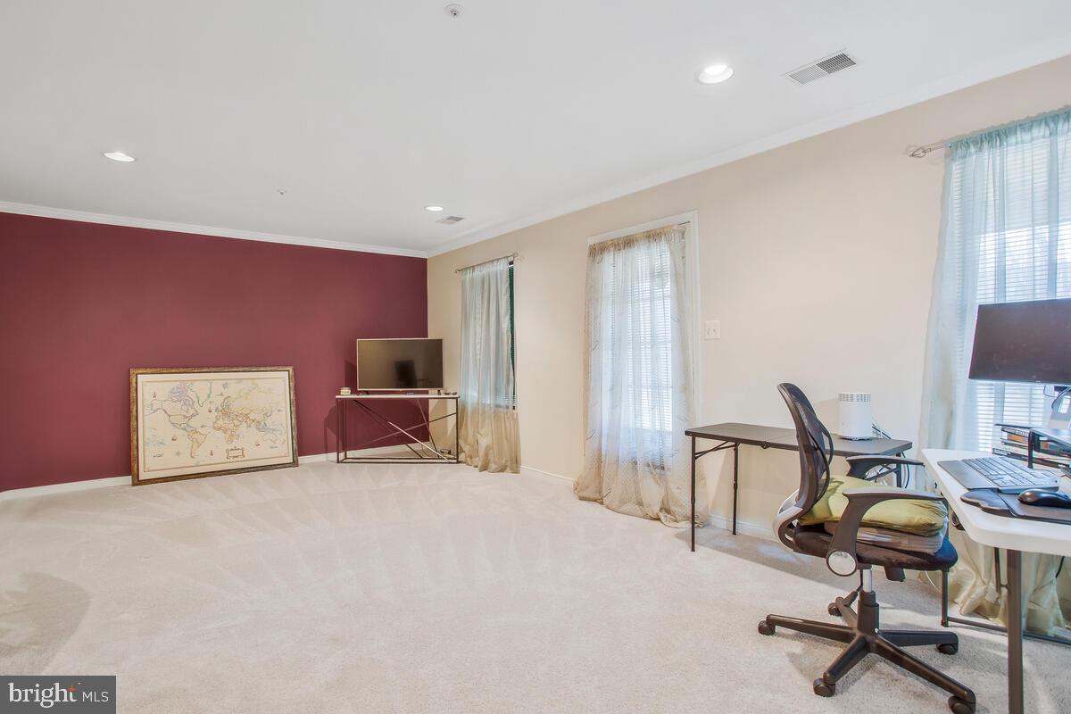 NORTHRIDGE - Residential