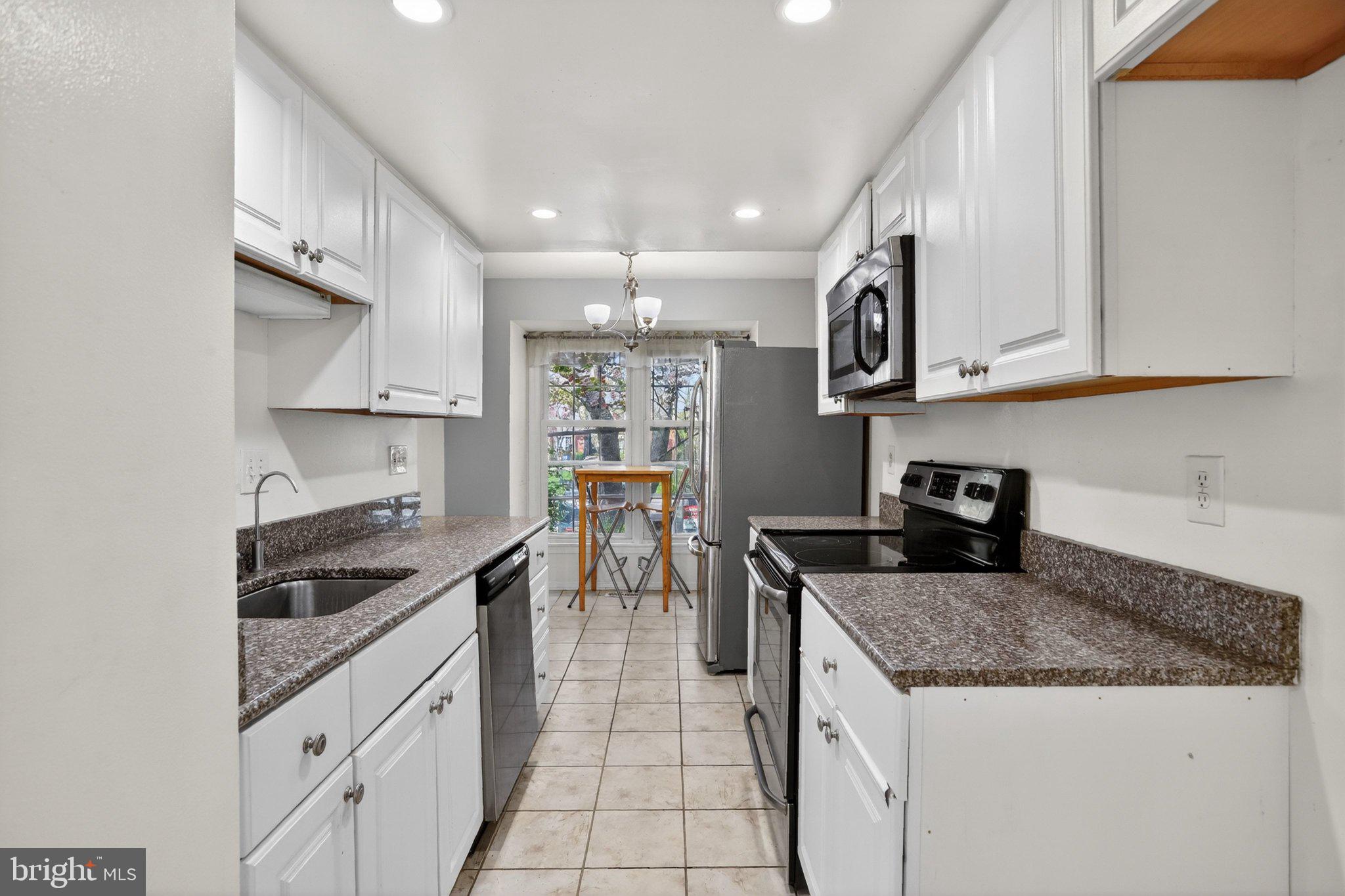 SHADOW OAK - Residential