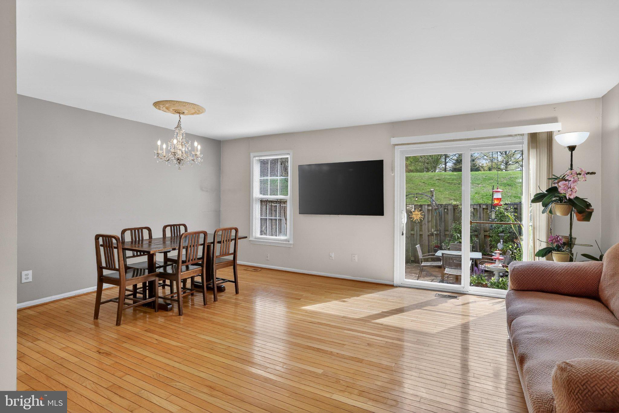 SHADOW OAK - Residential