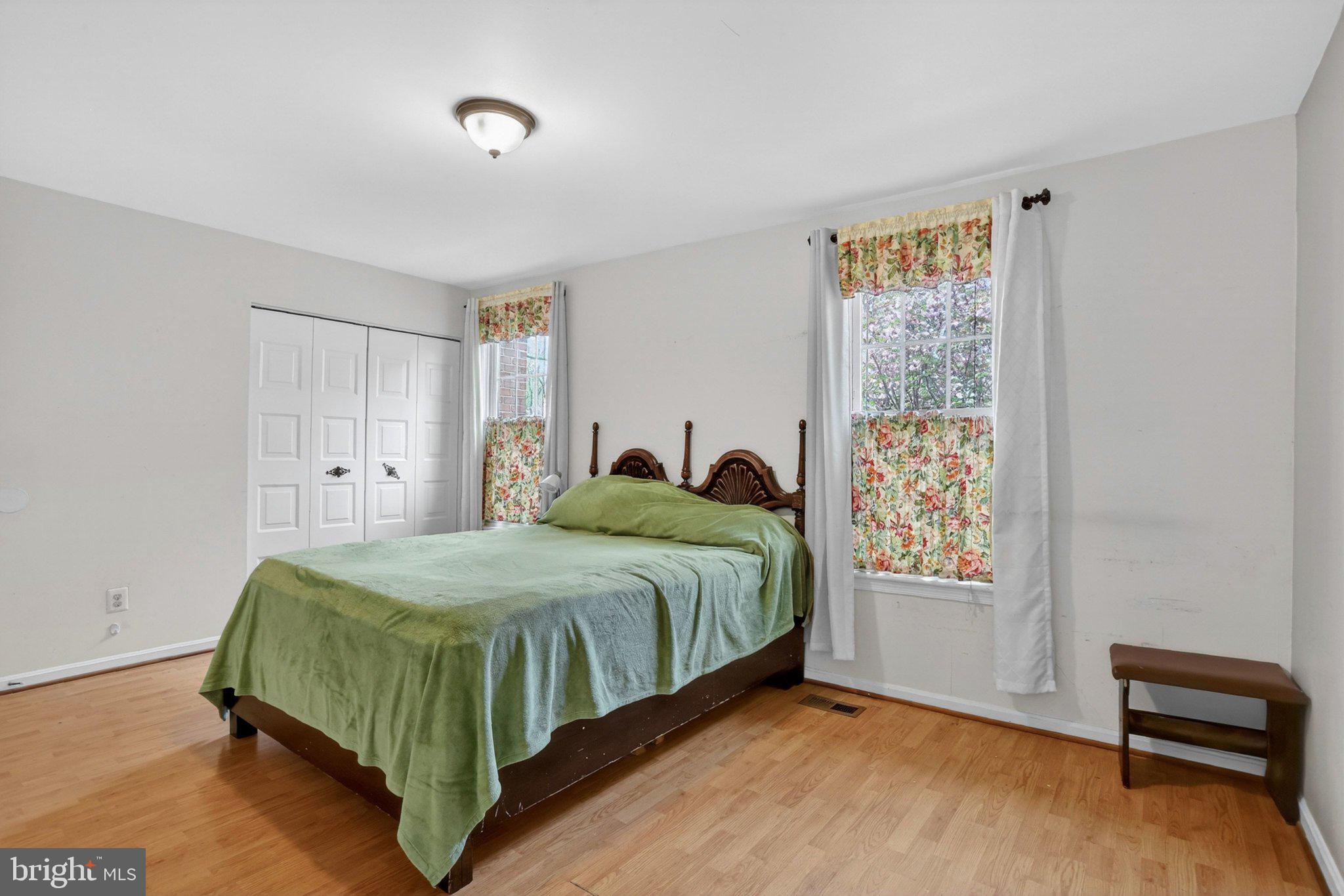 SHADOW OAK - Residential