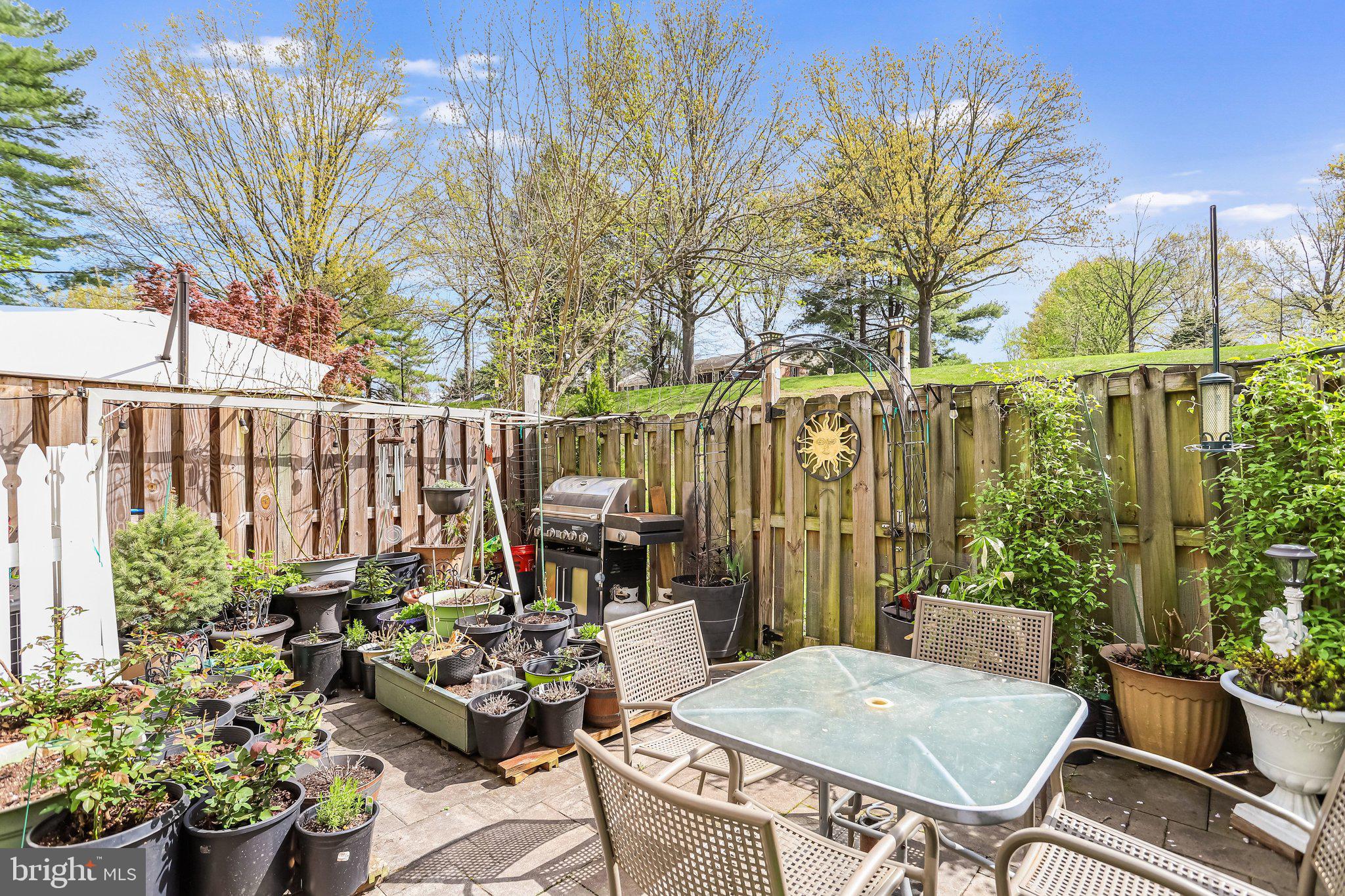 SHADOW OAK - Residential