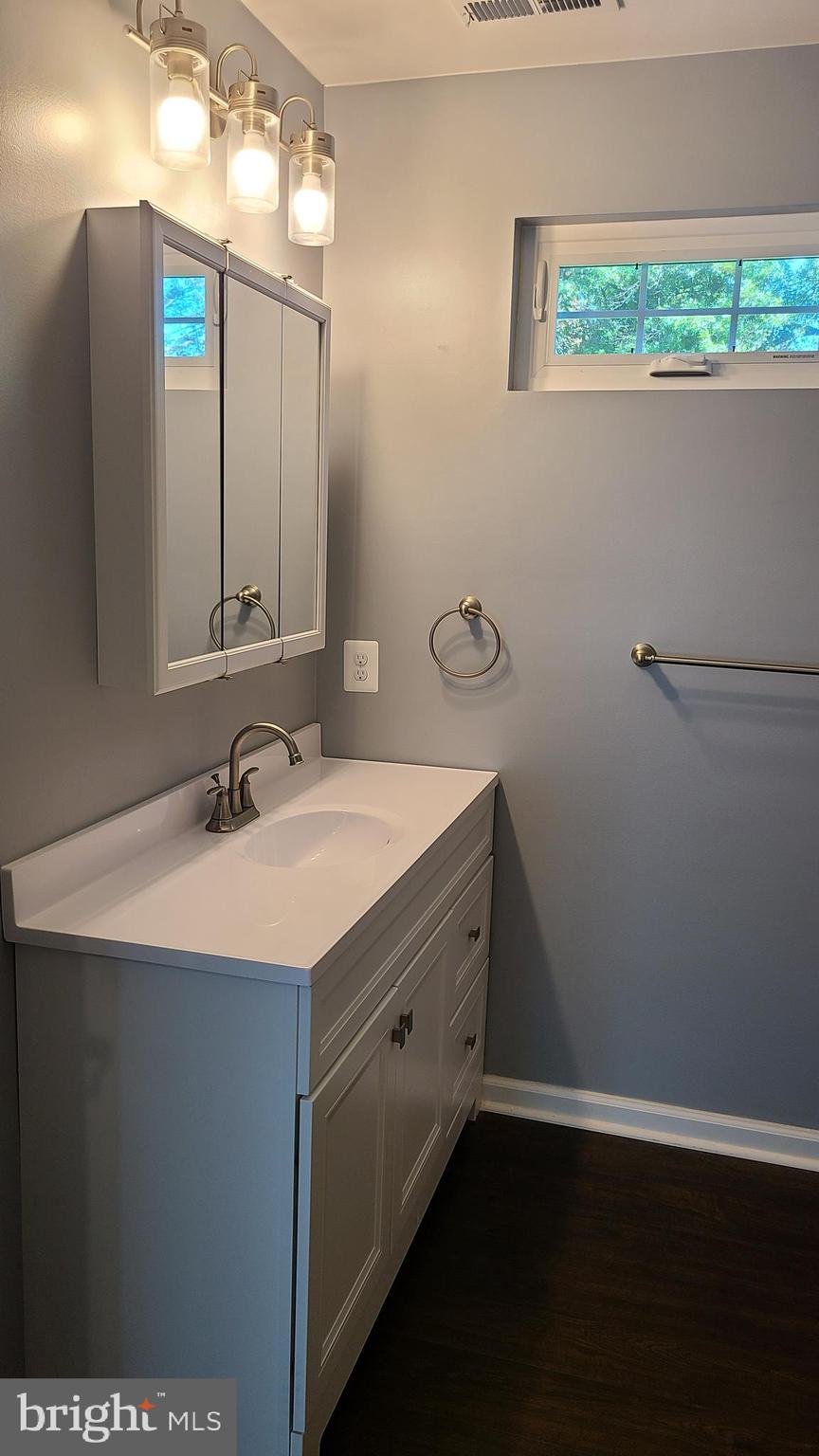 BLOOMSBURY PARK - Residential Lease