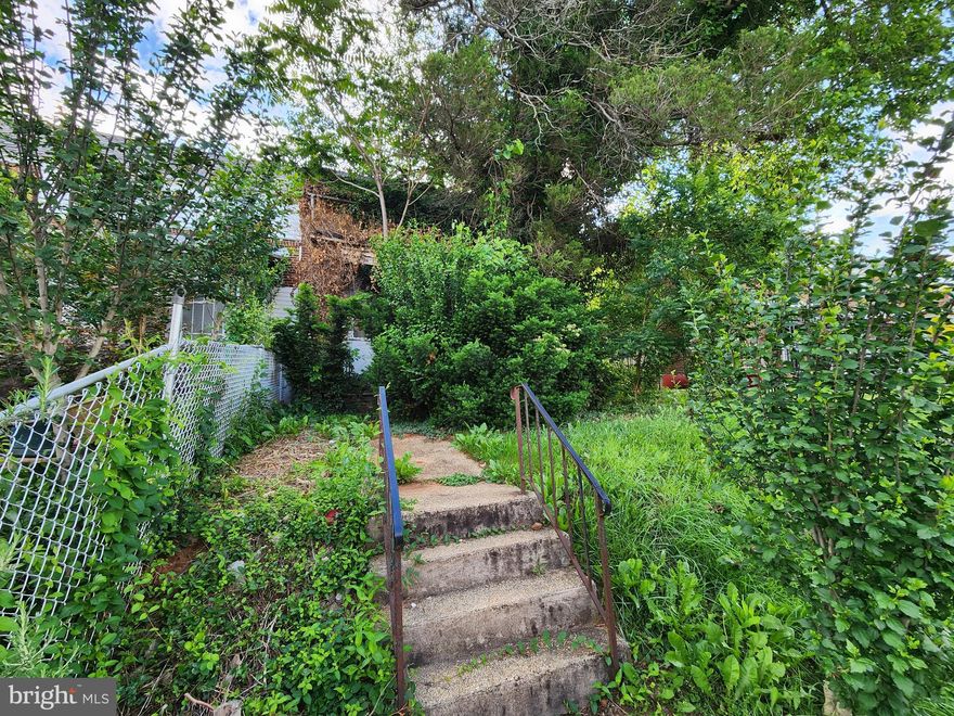 ONLINE AUCTION: Bidding begins 7/9/2025 @ 10:00 AM. Bidding ends 7/11/2025 @ 11:50 AM. List Price is Suggested Opening Bid. Deposit: $5,000. Two-story townhome located in the Greenspring neighborhood.
Within +/- 2 miles of Pimlico Racecourse, Cold Spring Park, and Druid Hill Park. Nearest major traffic arteries include Reisterstown Rd and Park Heights Ave.