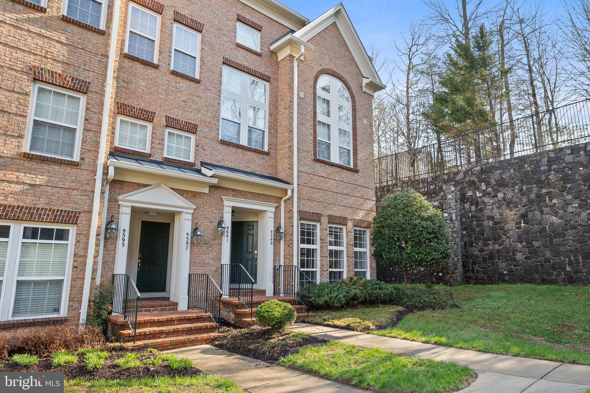 THE TOWNES CONDOMINIUM - Residential