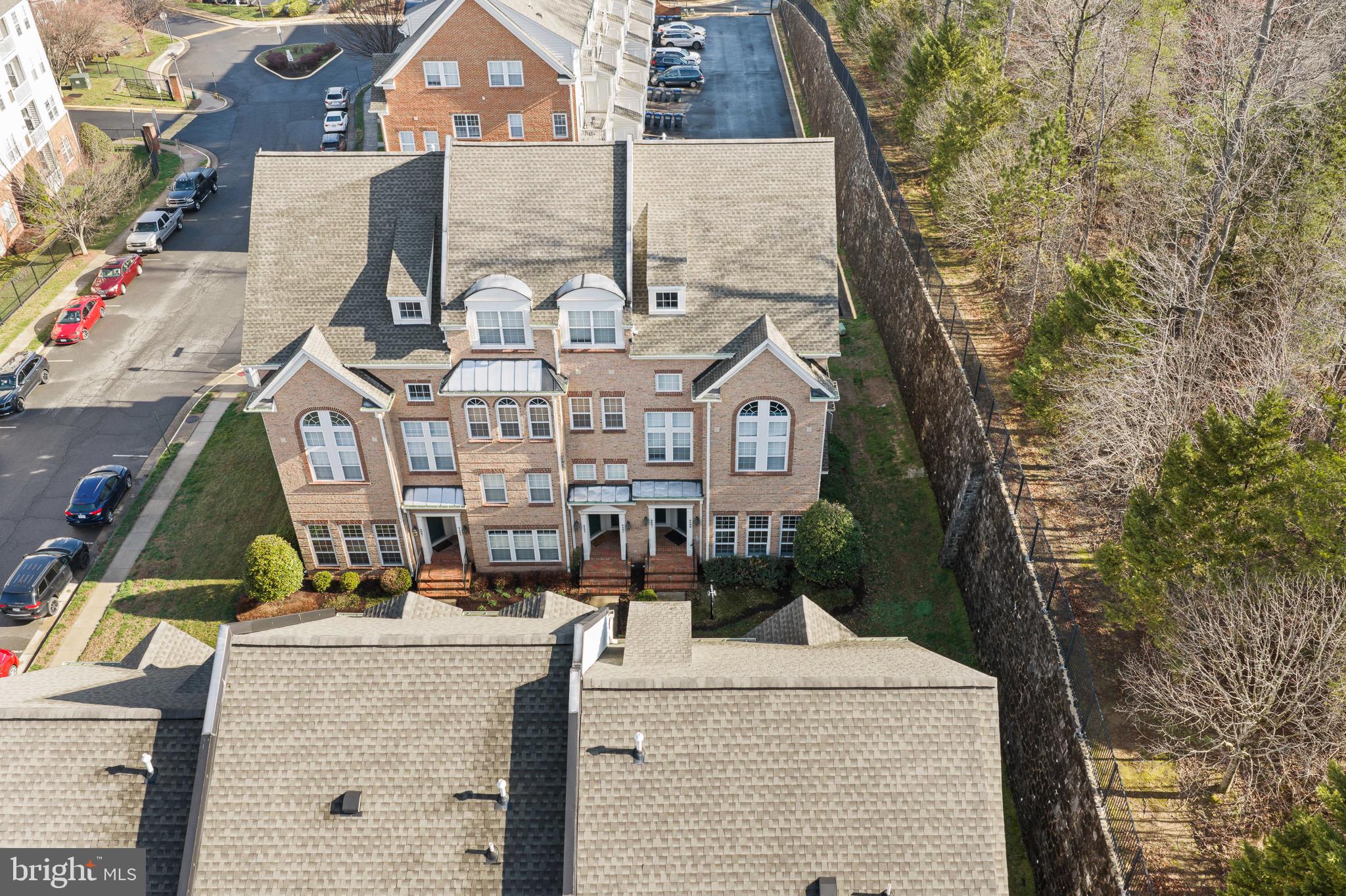 THE TOWNES CONDOMINIUM - Residential