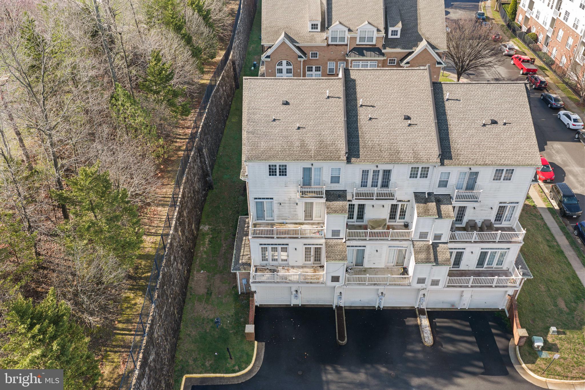 THE TOWNES CONDOMINIUM - Residential