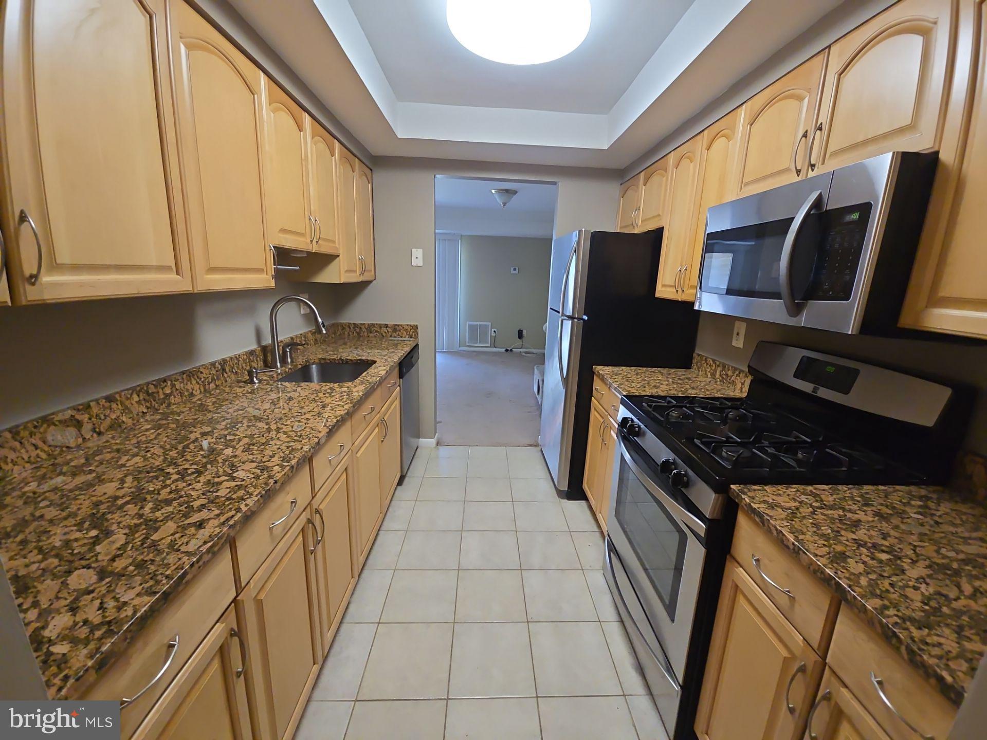 REFLECTION LAKE - Residential Lease