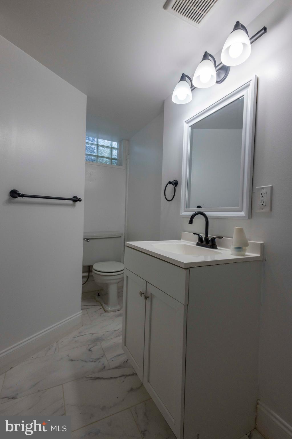 GLEN OAKS - Residential Lease