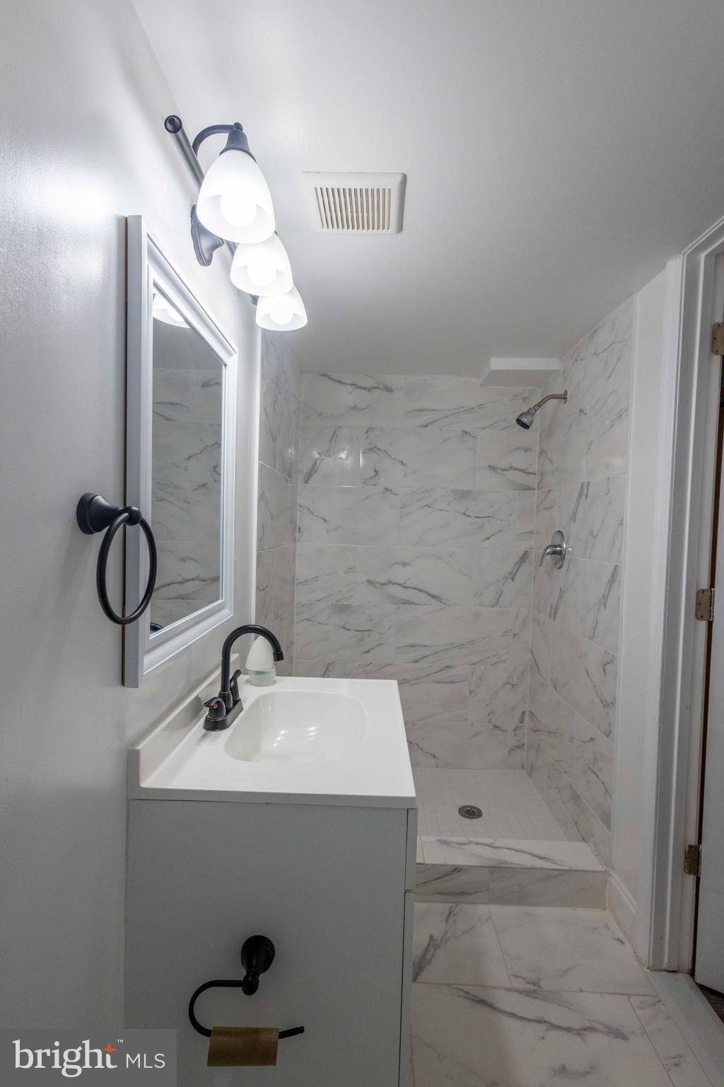 GLEN OAKS - Residential Lease