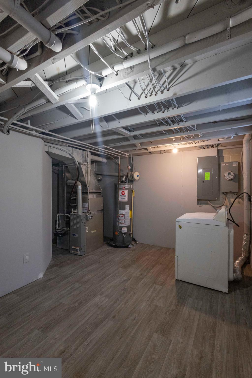 GLEN OAKS - Residential Lease