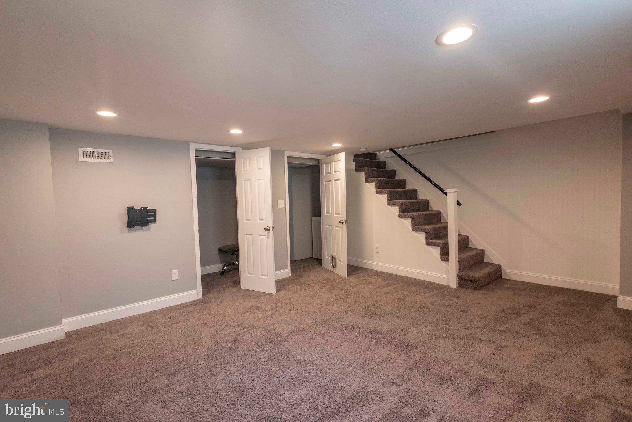 GLEN OAKS - Residential Lease