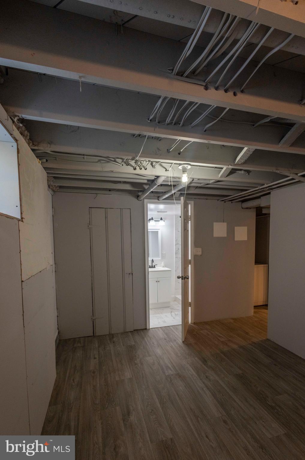 GLEN OAKS - Residential Lease