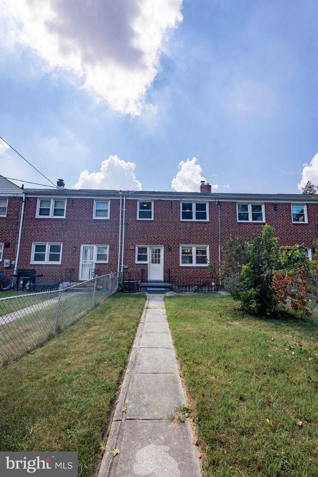 GLEN OAKS - Residential Lease