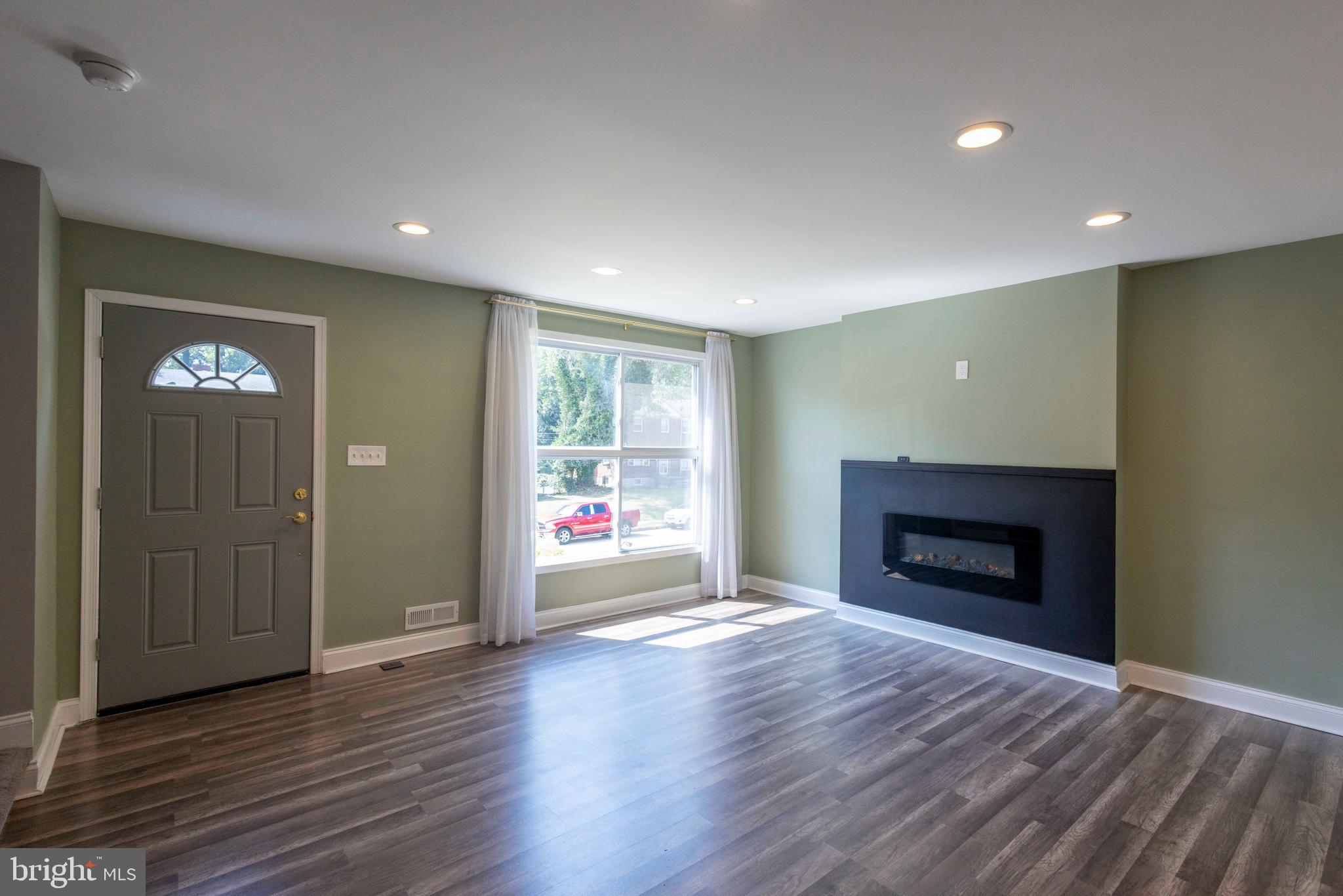 GLEN OAKS - Residential Lease