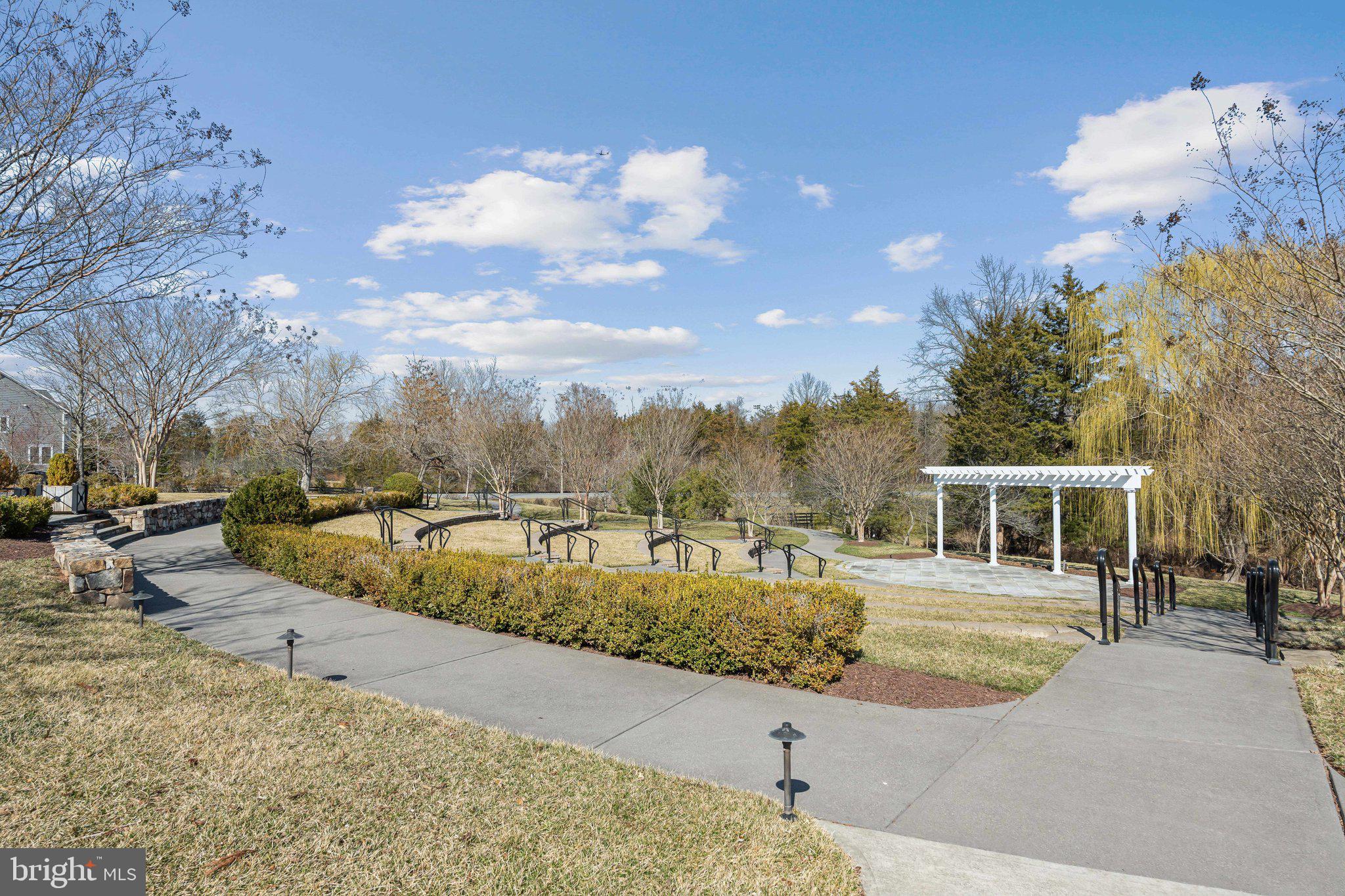 GREENS SOUTH AT WILLOWSF - Residential