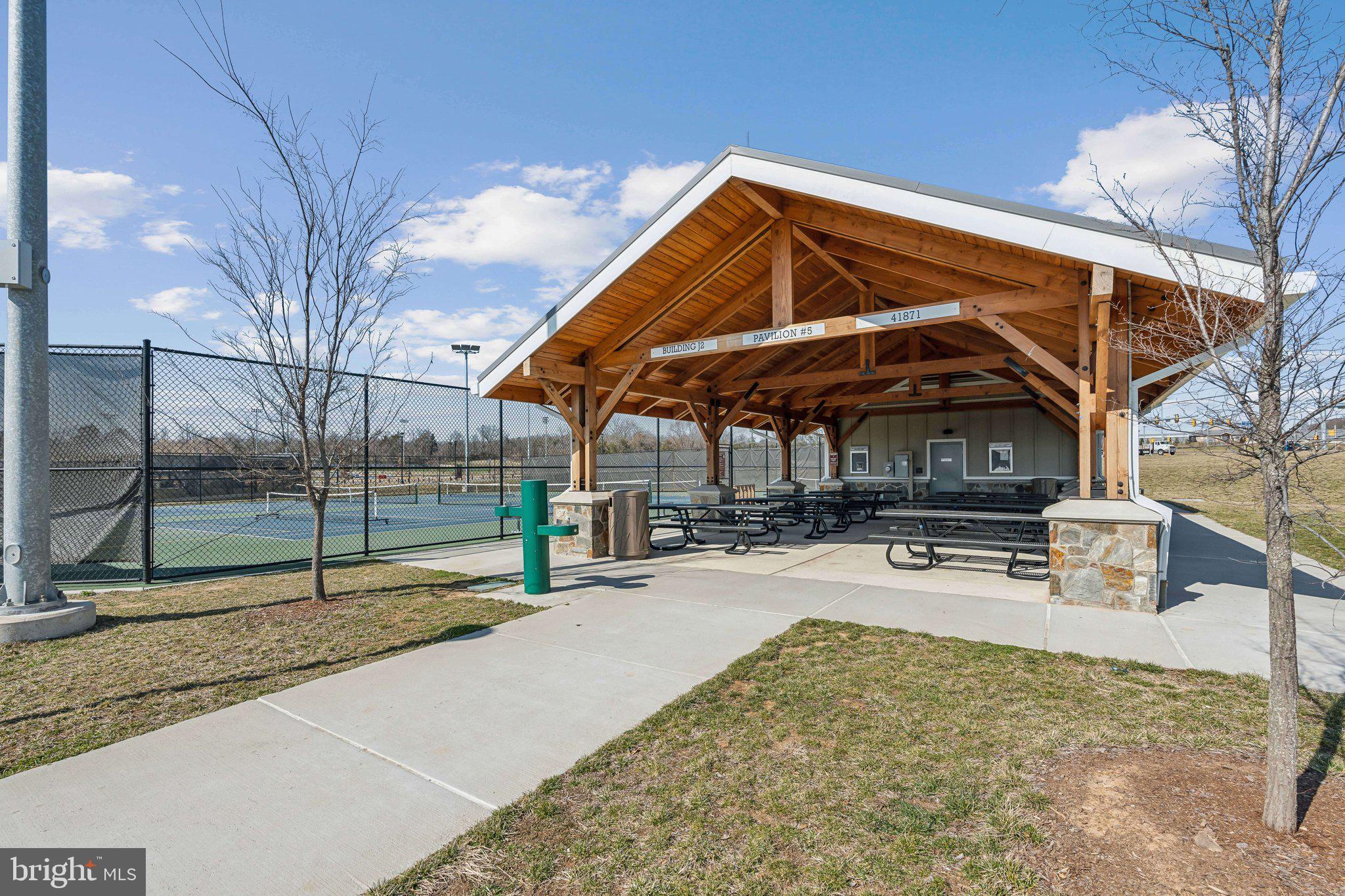 GREENS SOUTH AT WILLOWSF - Residential