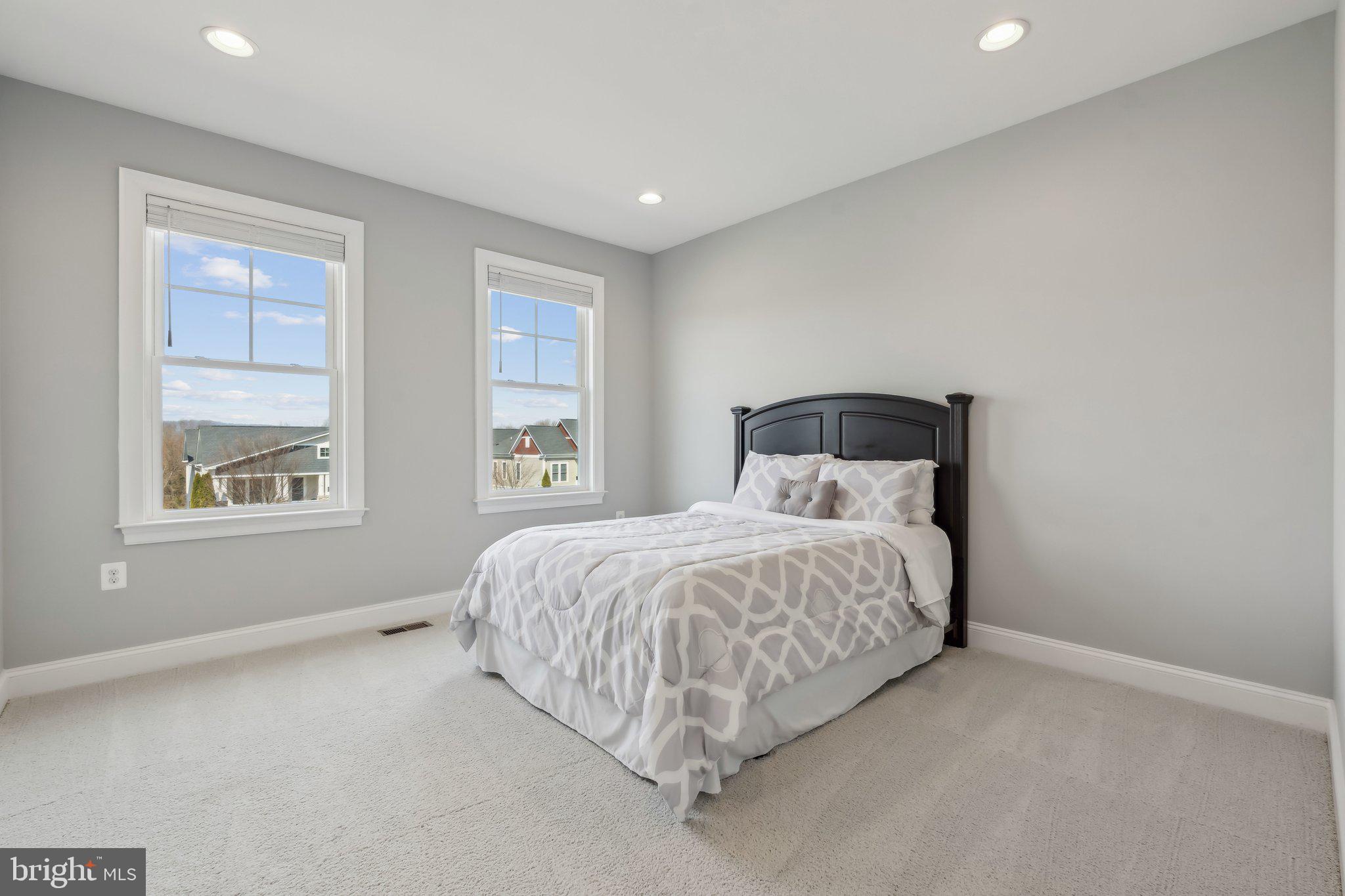 GREENS SOUTH AT WILLOWSF - Residential