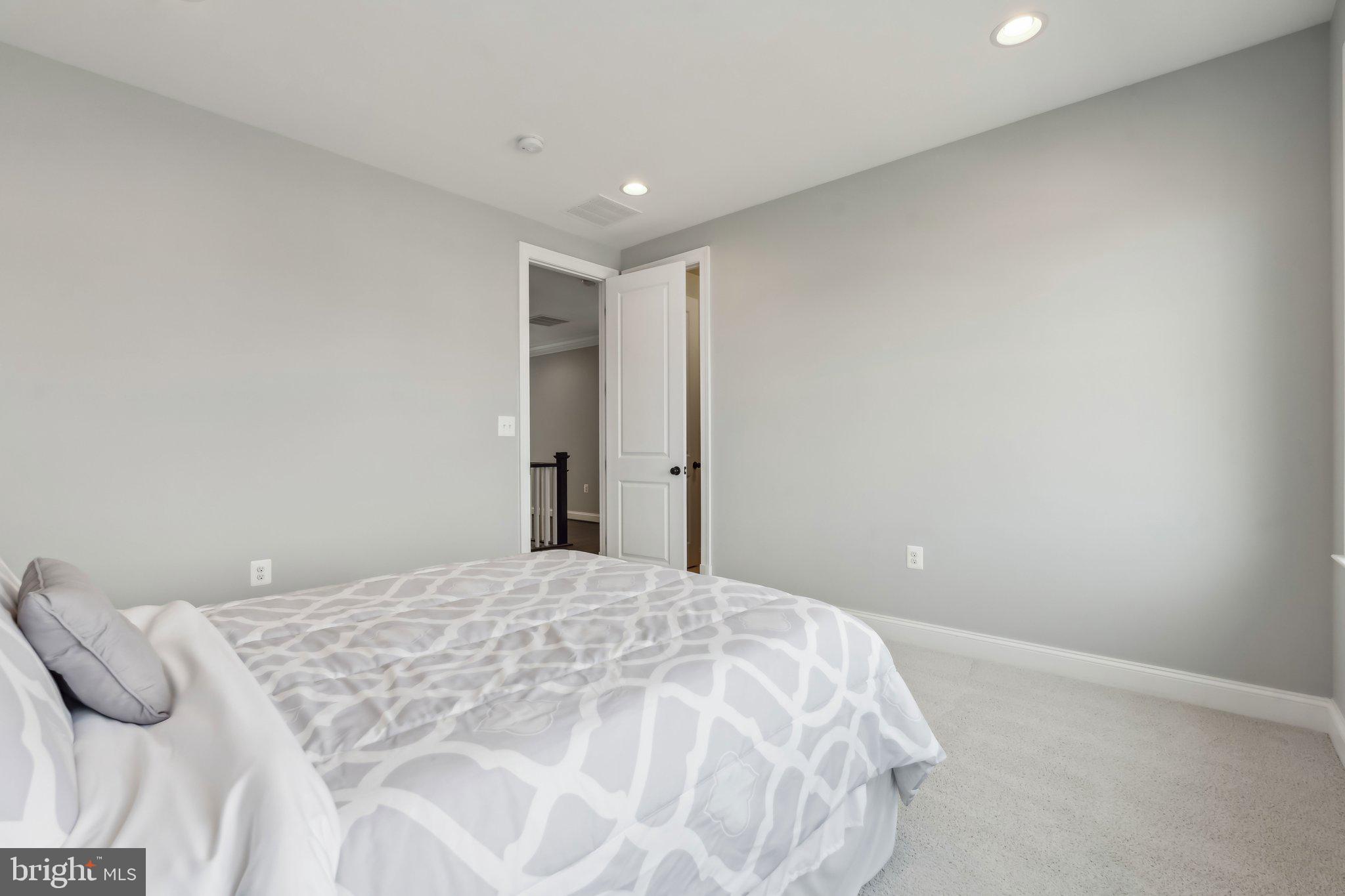 GREENS SOUTH AT WILLOWSF - Residential