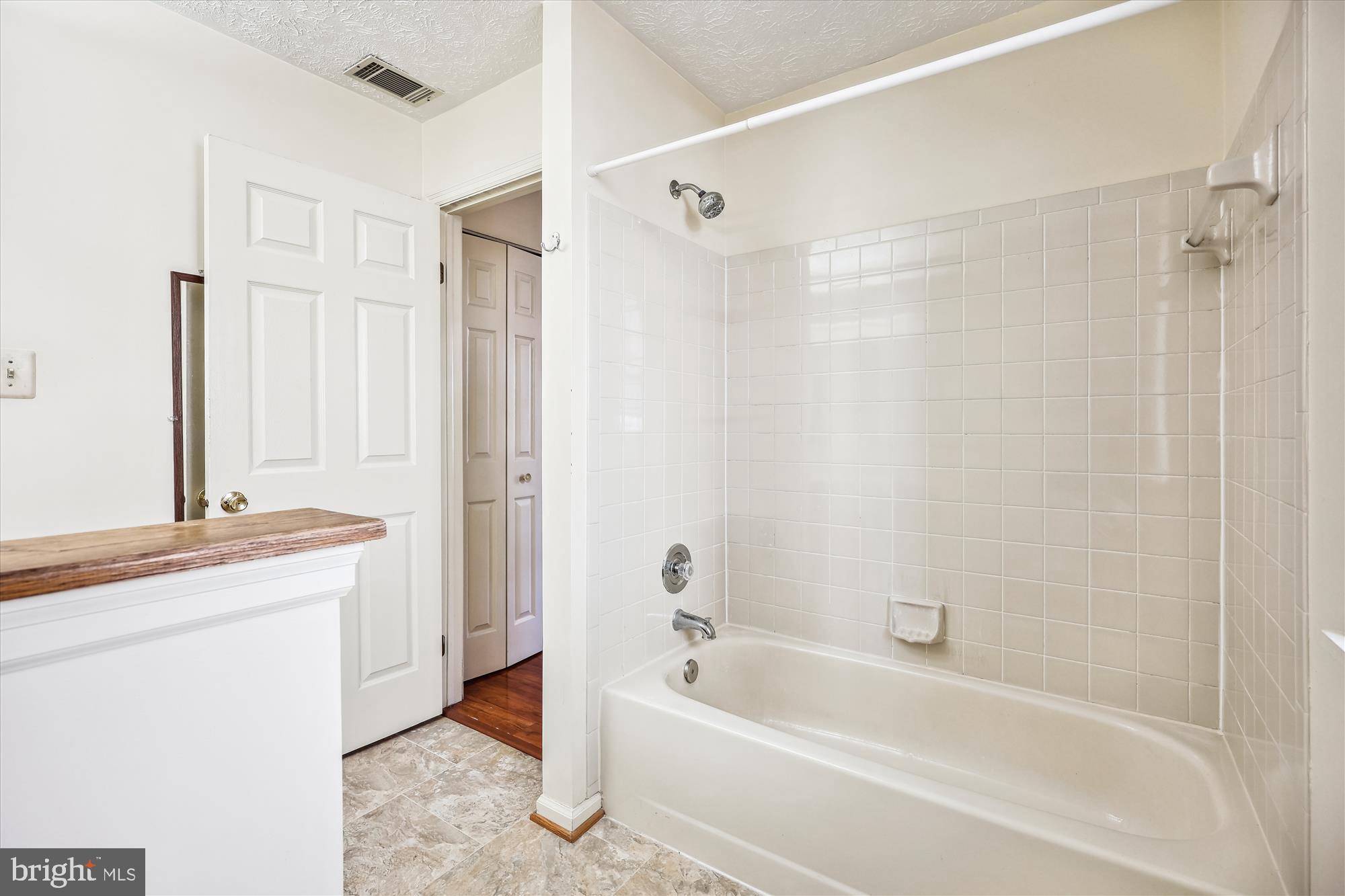 WATERS EDGE AT NORTH LAKE - Residential