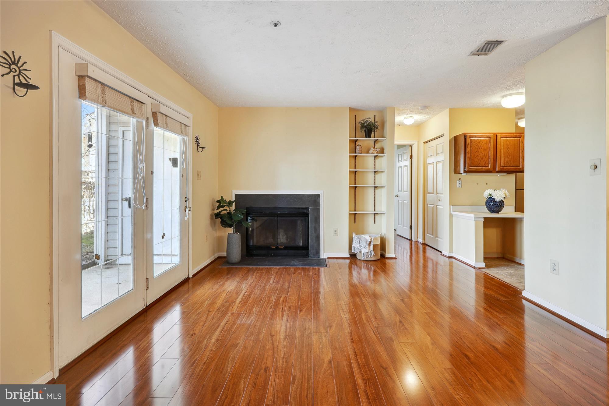 WATERS EDGE AT NORTH LAKE - Residential