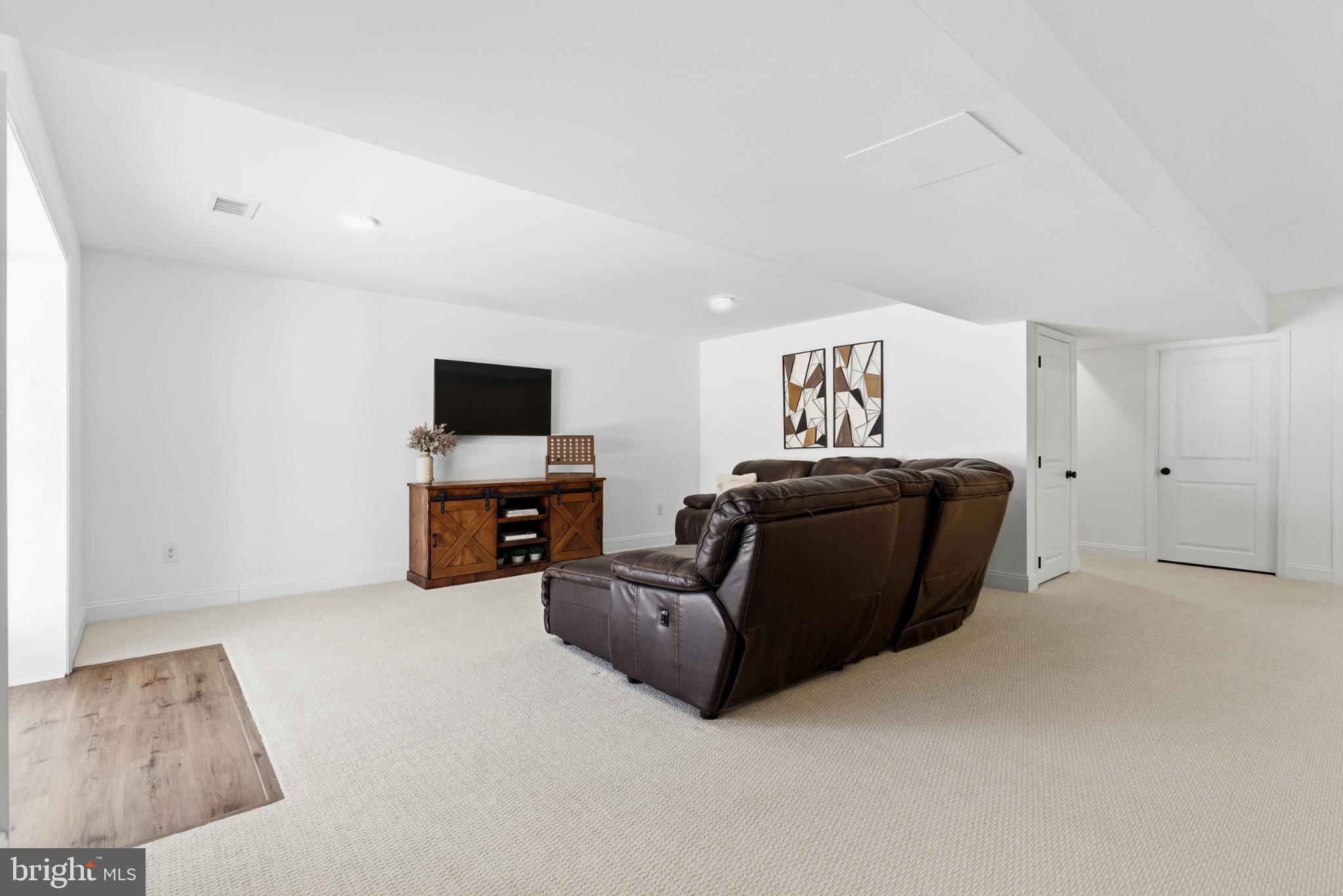 HIGHPOINTE AT SALFORD - Residential