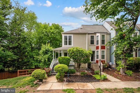 Photo of 5916 St Giles Way, ALEXANDRIA, VA 22315 (MLS # VAFX2306966)