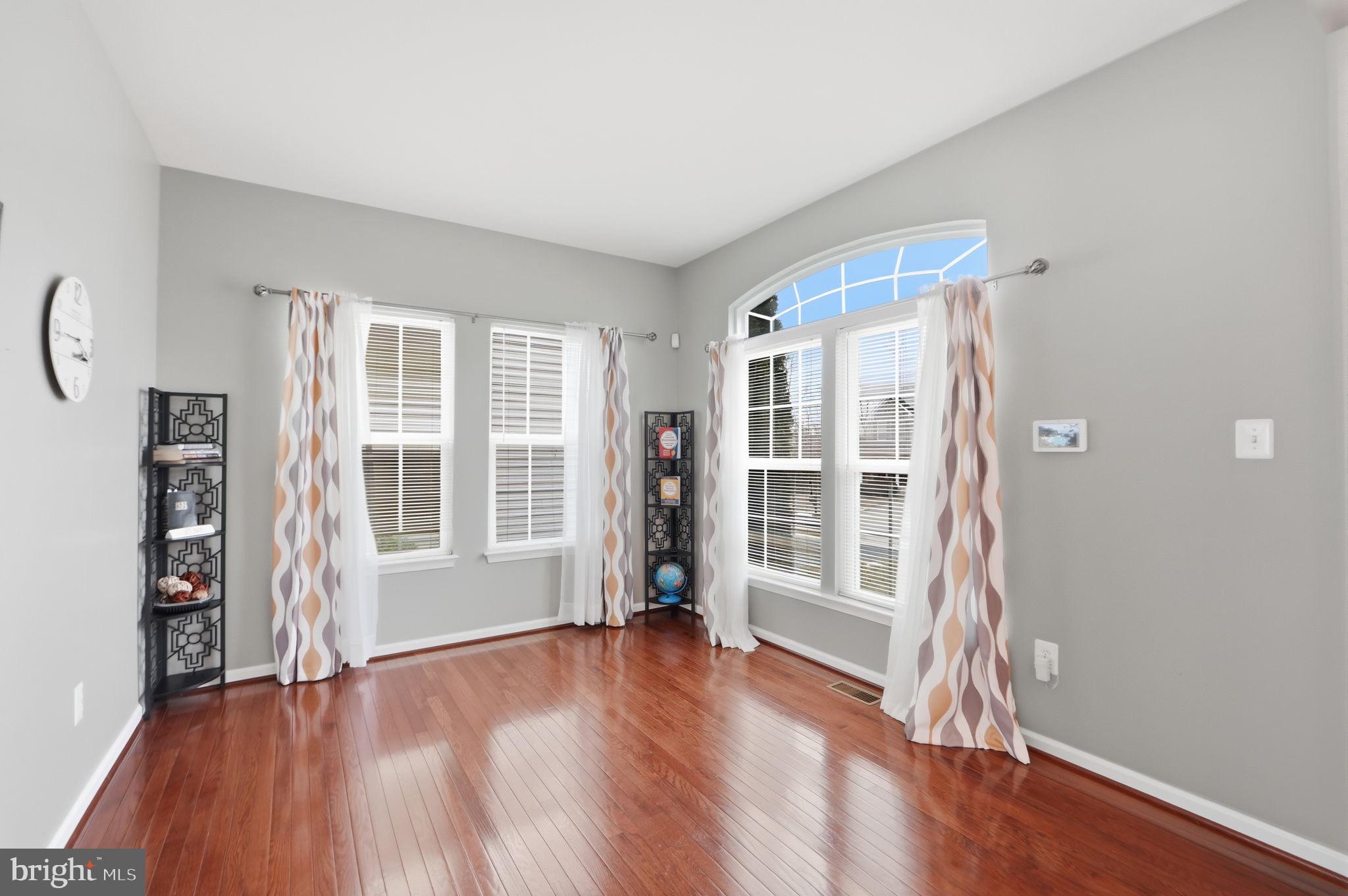 LINDEN GROVE - Residential