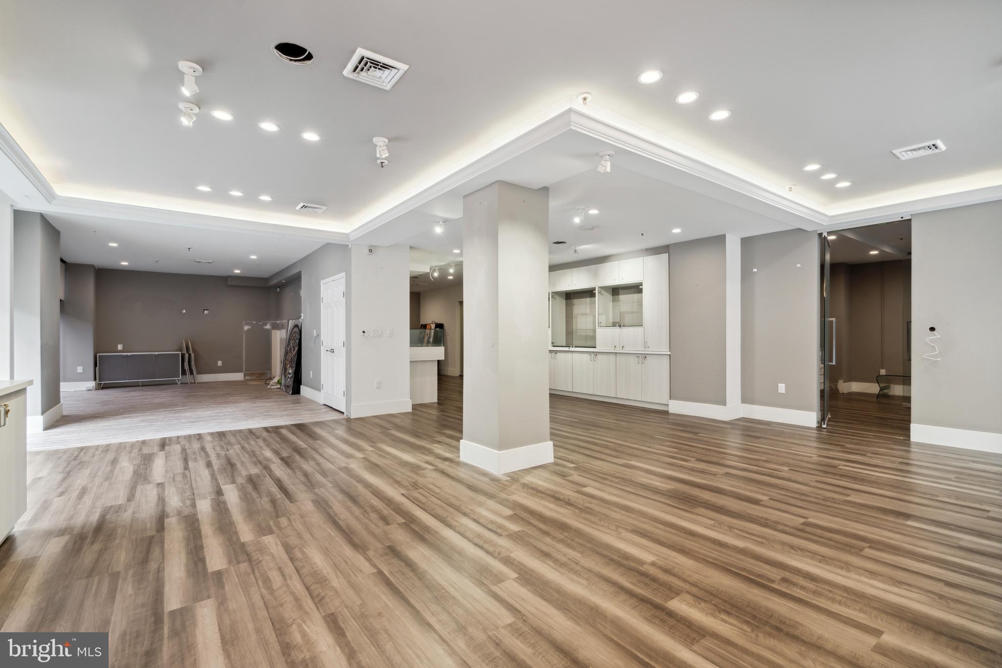 1737 CHESTNUT STREET 39 200