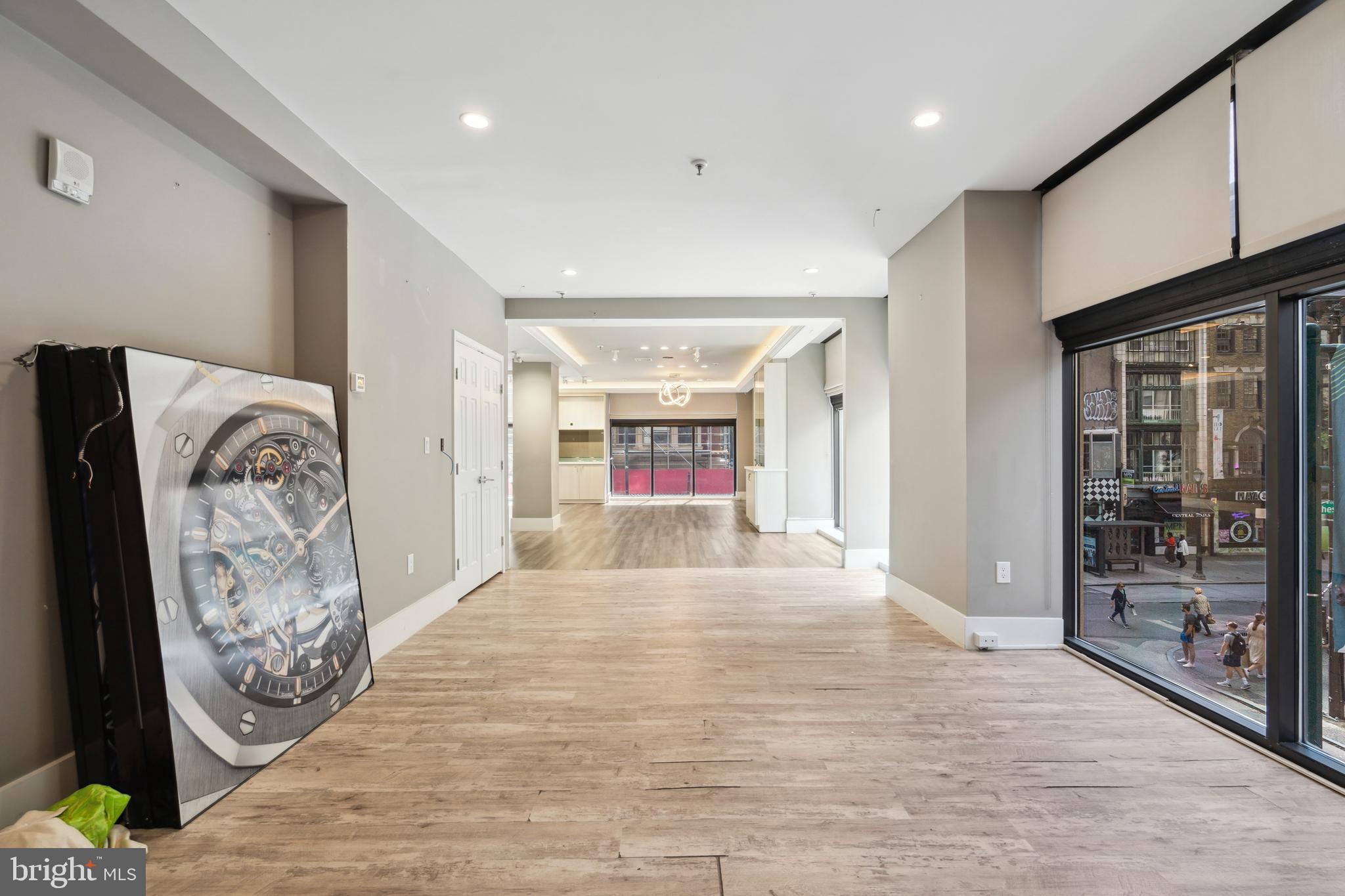 1737 CHESTNUT STREET 39 200