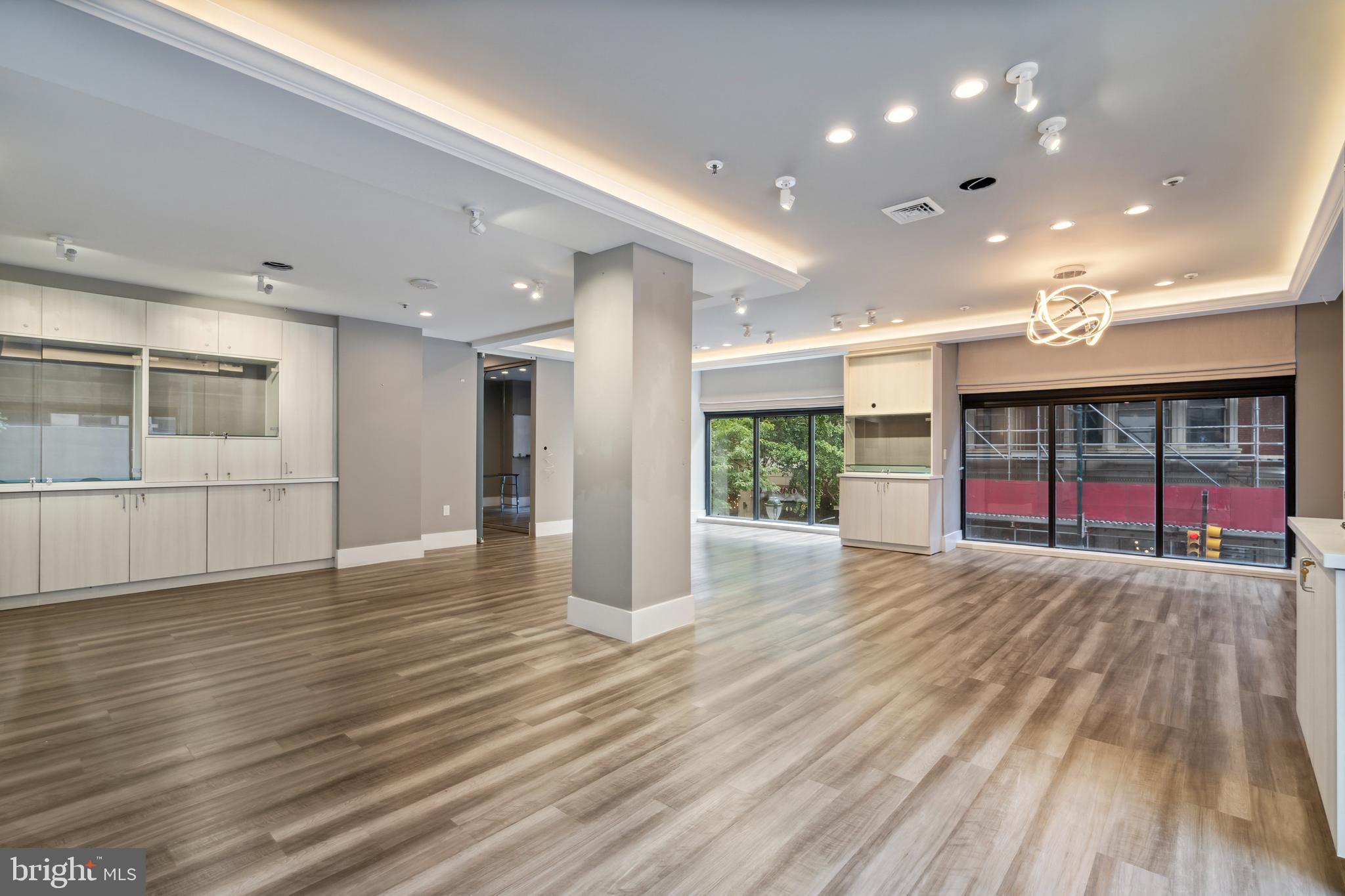 1737 CHESTNUT STREET 39 200