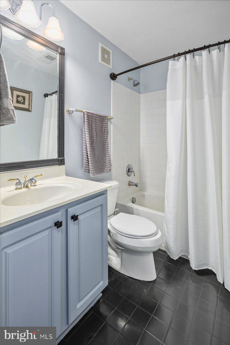 GROVETON WOODS - Residential