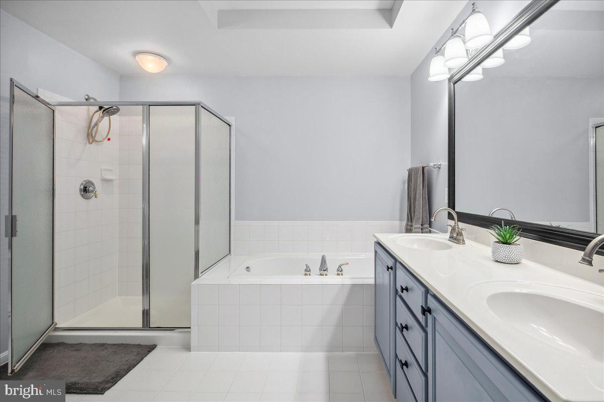 GROVETON WOODS - Residential