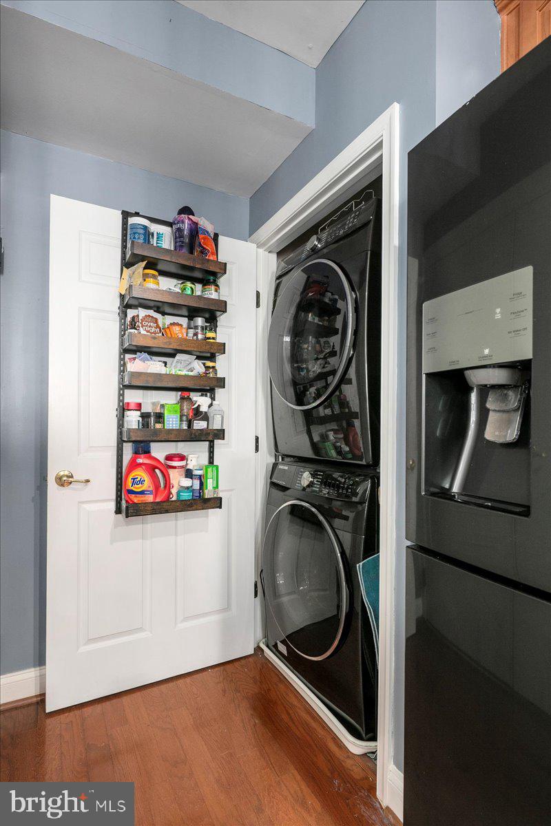 GROVETON WOODS - Residential