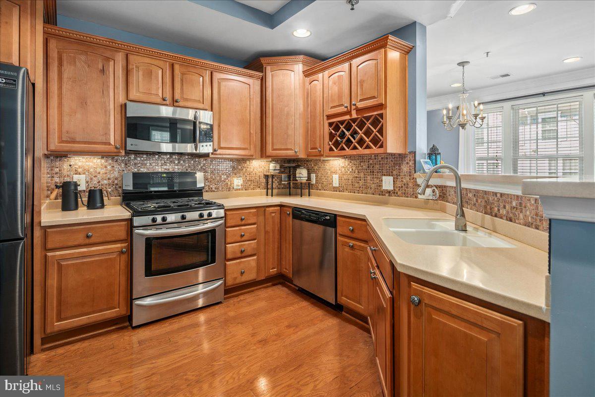 GROVETON WOODS - Residential