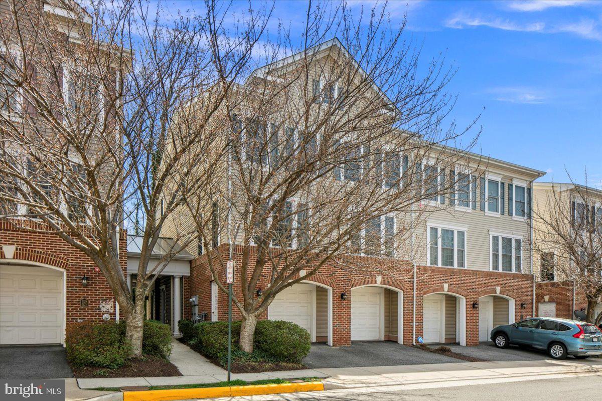 GROVETON WOODS - Residential