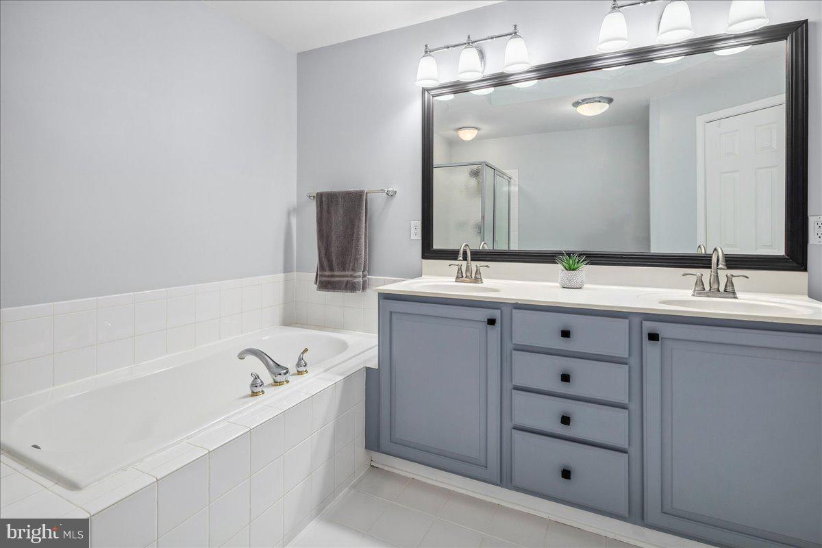 GROVETON WOODS - Residential