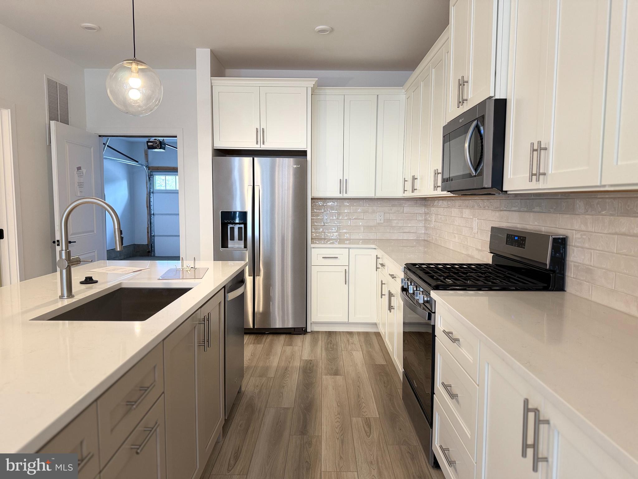 2103 DONATELLO DRIVE