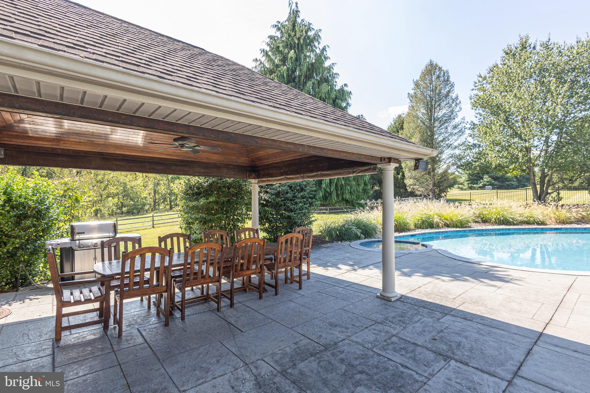 THE HIGHLANDS - Residential