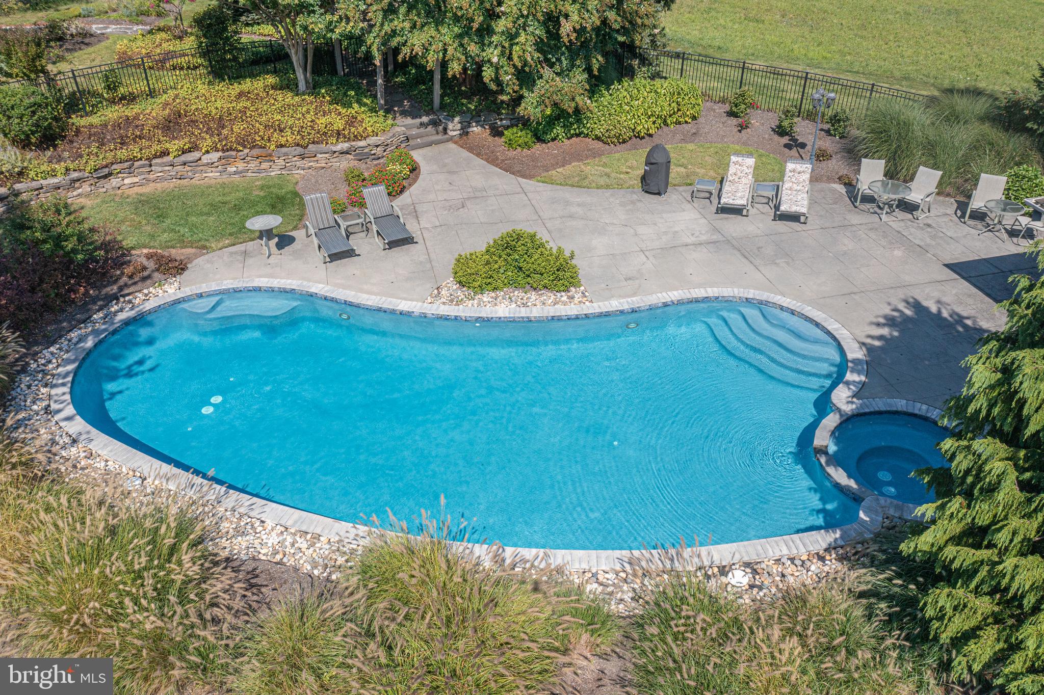 THE HIGHLANDS - Residential