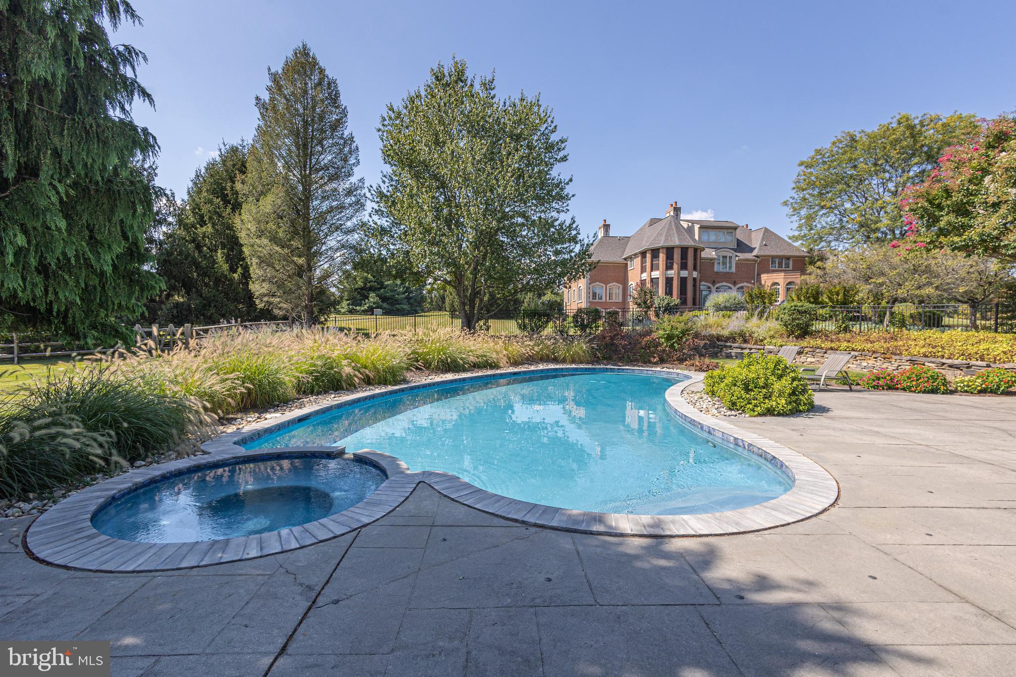 THE HIGHLANDS - Residential