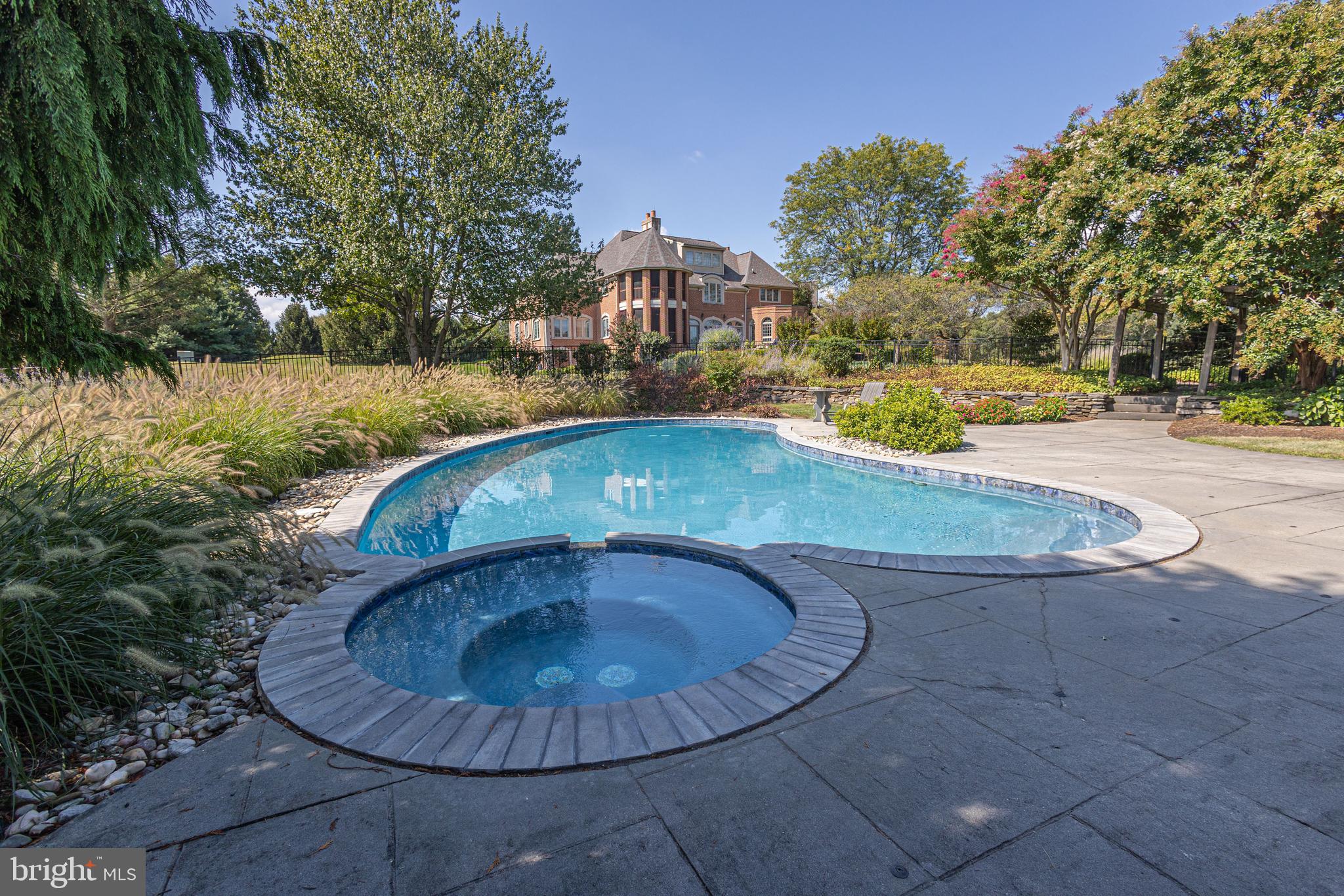 THE HIGHLANDS - Residential