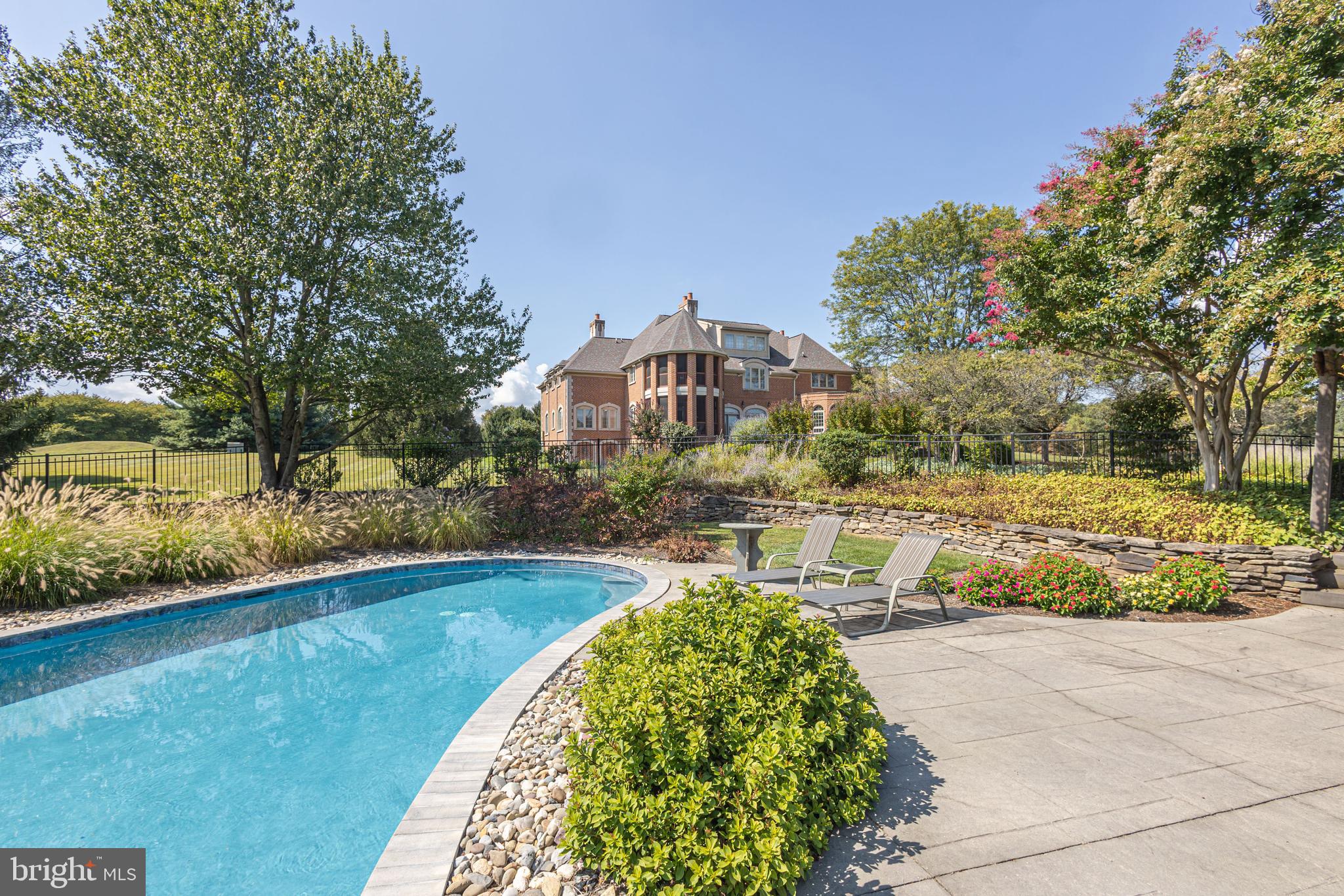 THE HIGHLANDS - Residential