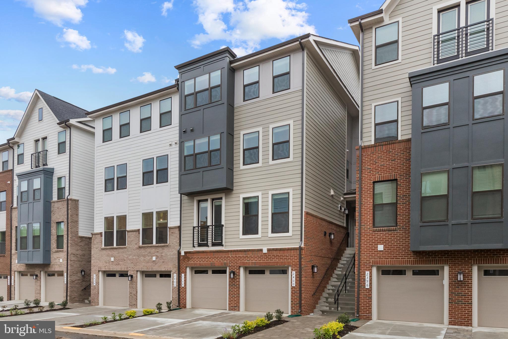 HUNTINGTON CROSSING - Residential