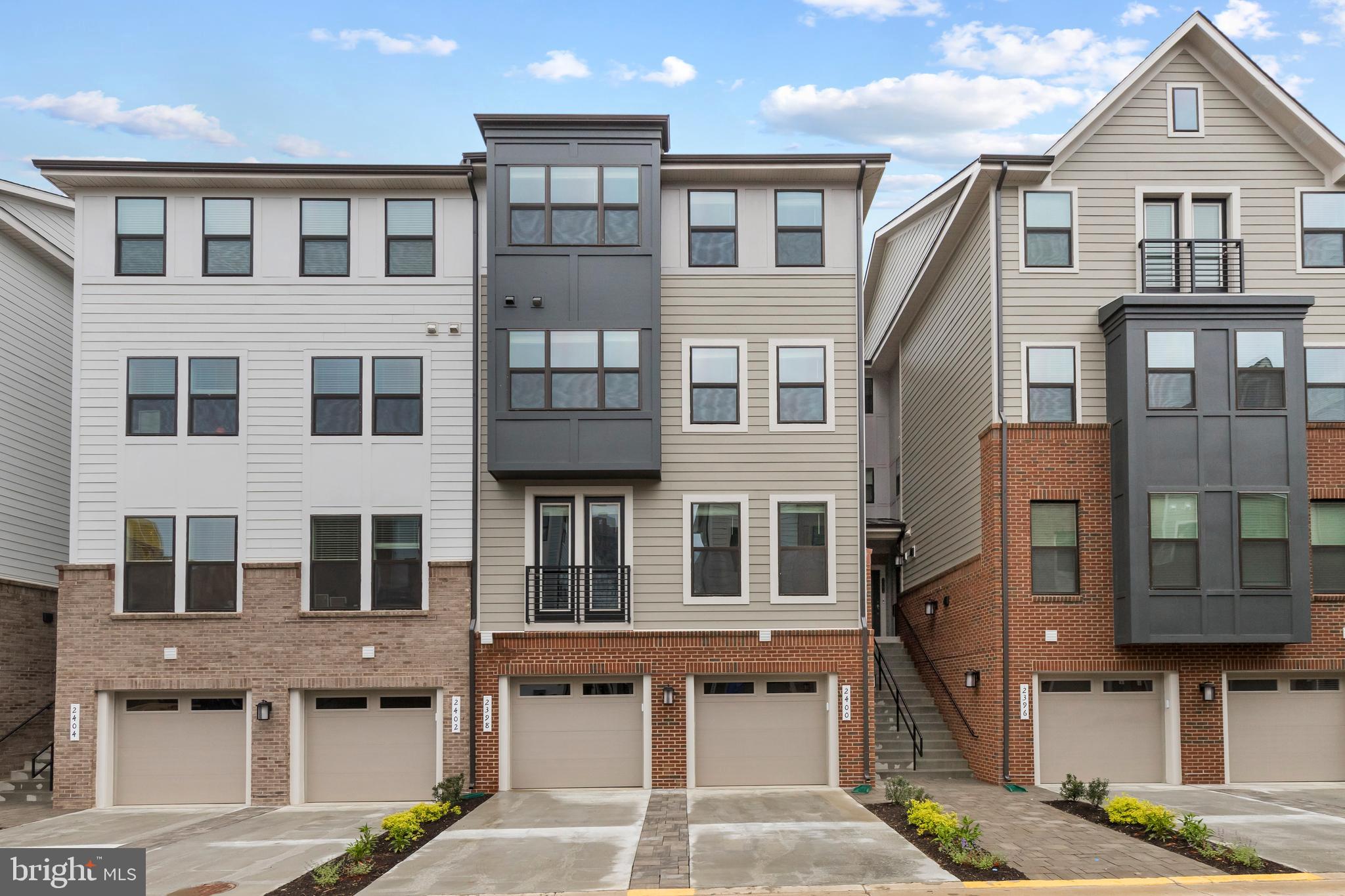 HUNTINGTON CROSSING - Residential