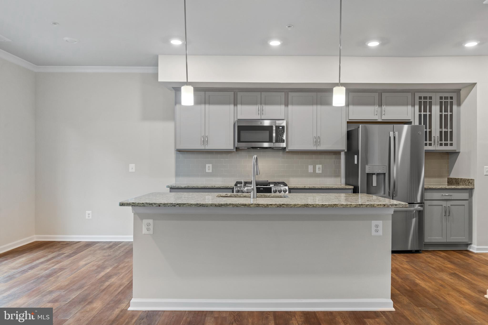 HUNTINGTON CROSSING - Residential